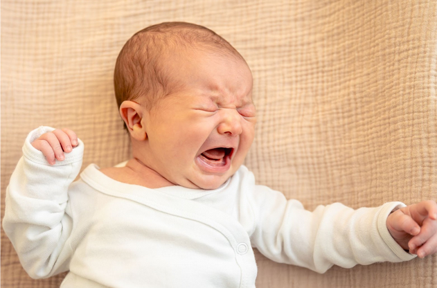 أعراض الفتق الإربي عند الرضيع